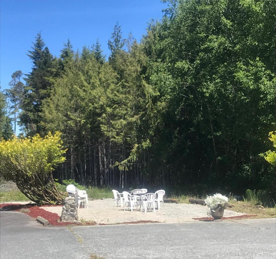 Airport Inn Port Hardy Exteriör bild