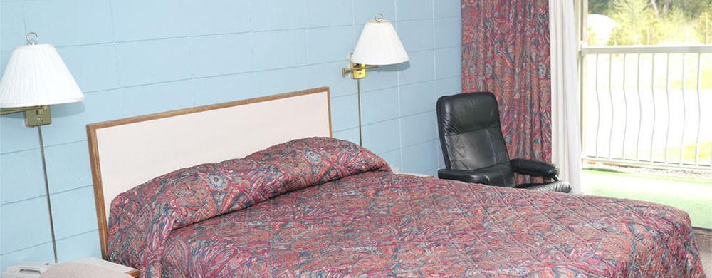 Airport Inn Port Hardy Exteriör bild