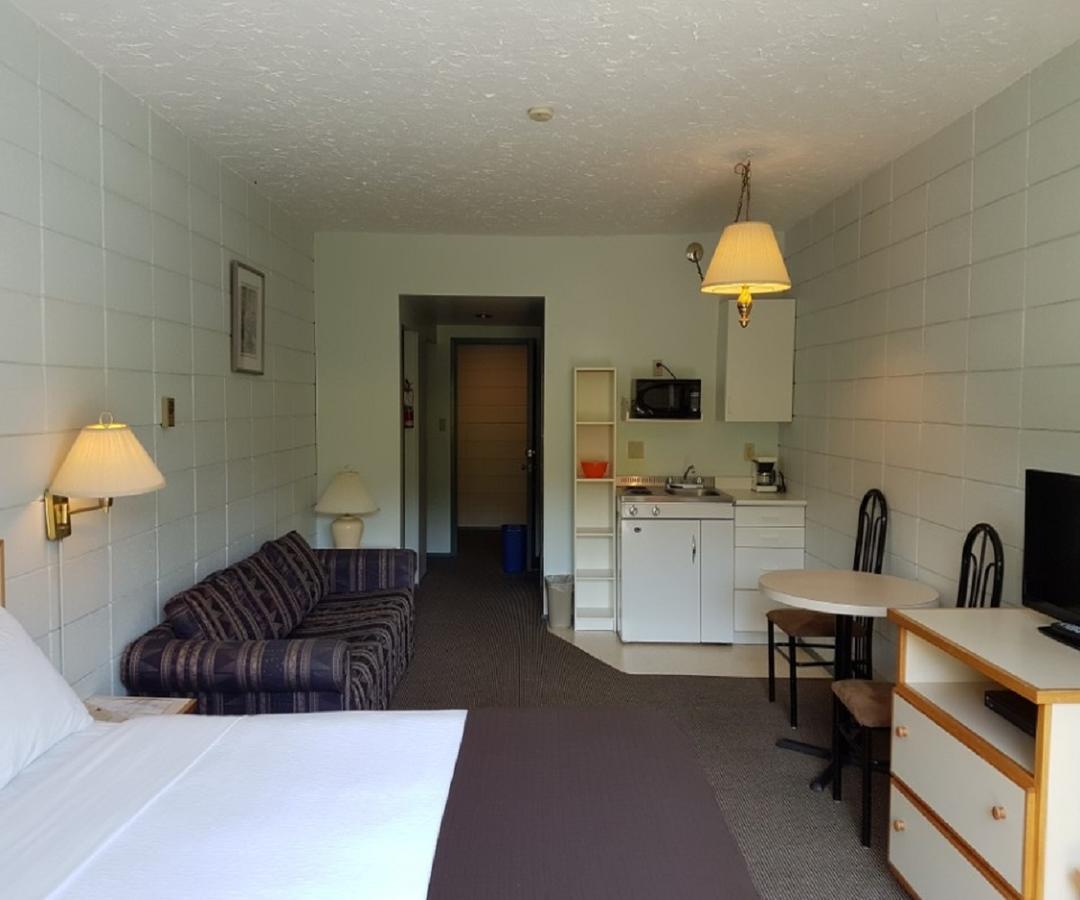 Airport Inn Port Hardy Exteriör bild